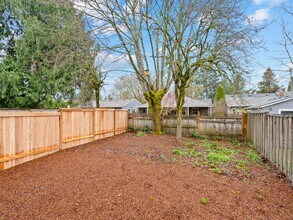 6251 SE 49th Ave in Portland, OR - Building Photo - Building Photo