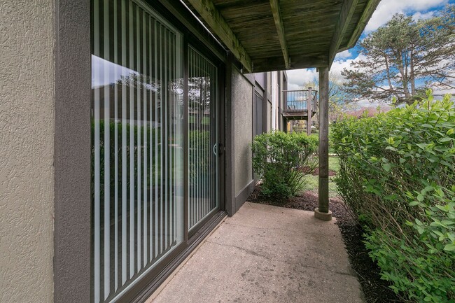 Woodland Ridge Apartments in Woodridge, IL - Building Photo - Building Photo