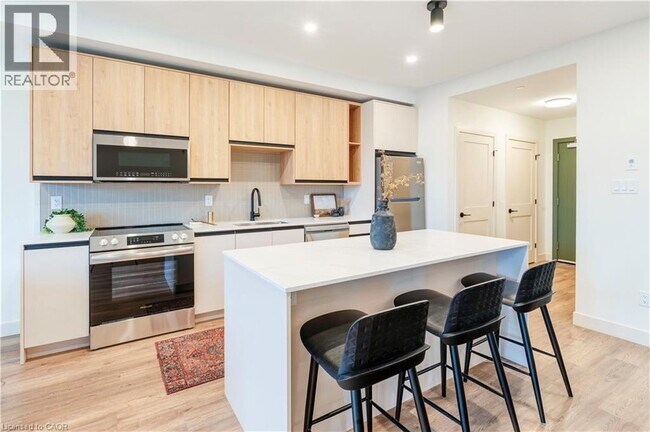 4390 Hillview Dr in Beamsville, ON - Building Photo - Building Photo