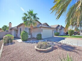 8543 W Shaw Butte Dr in Peoria, AZ - Building Photo