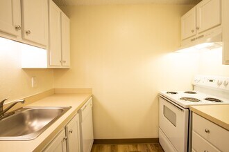 3948 SW Multnomah Blvd-Unit -3948 in Portland, OR - Foto de edificio - Building Photo
