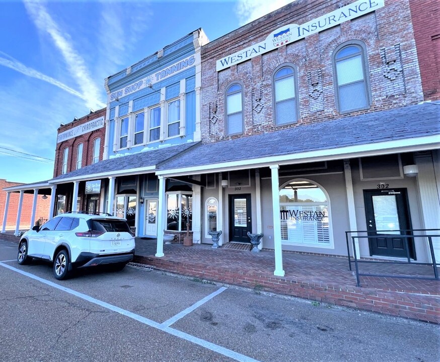 300 Broadway St, Unit 300 Broadway- Apt B in Martin, TN - Building Photo