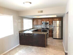 4841 W Paradise Ln in Glendale, AZ - Foto de edificio - Building Photo