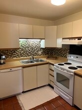 13113 River Ter, Unit Apartment 1 bed 1 Bath in Lusby, MD - Foto de edificio - Building Photo