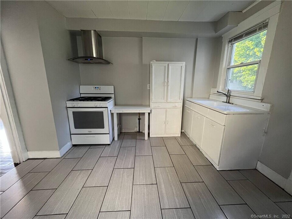 941 1st Ave in West Haven, CT - Building Photo