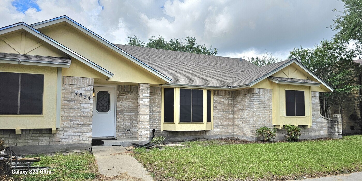 4534 Stony Creek Dr in Corpus Christi, TX - Building Photo