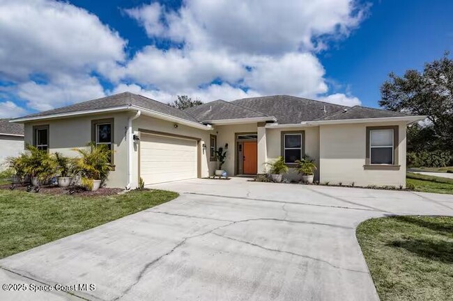 property at 581 Eldron Blvd SE