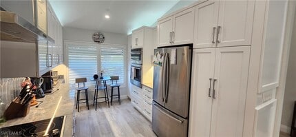 421 Kings Way in Naples, FL - Building Photo - Building Photo