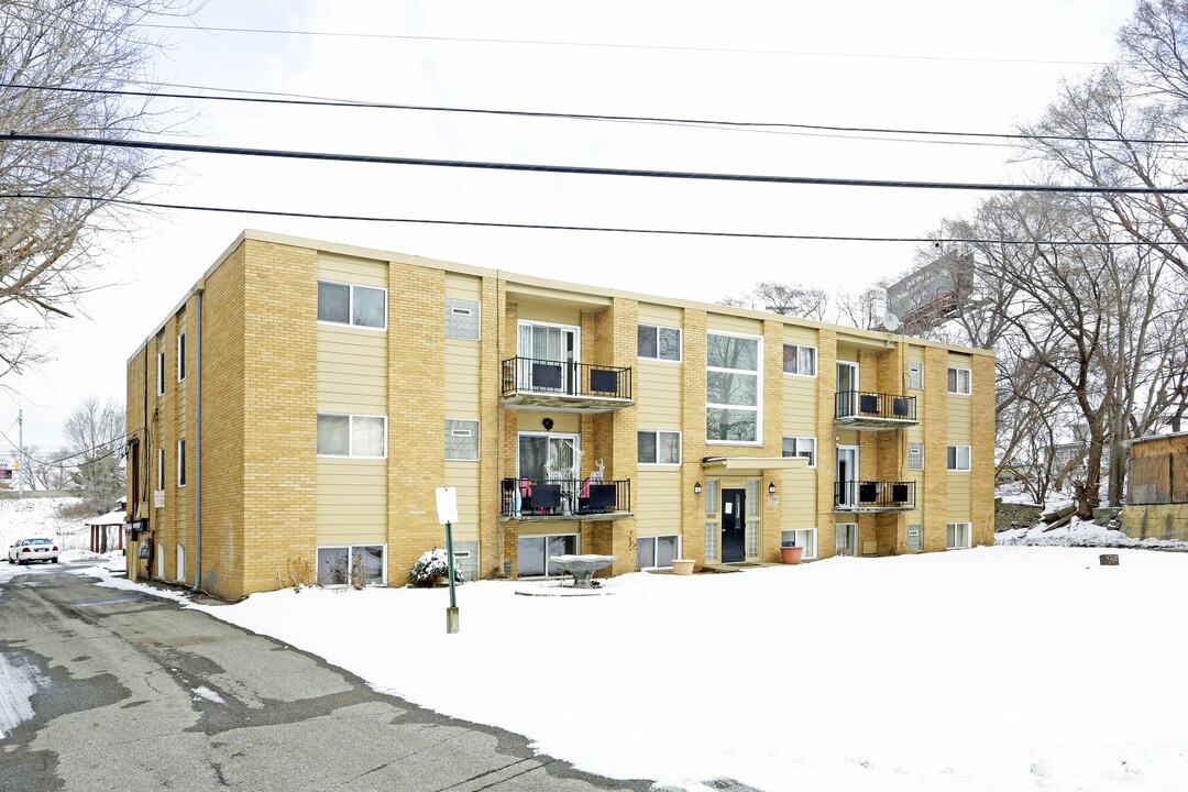 Woodcreek II Apartments in Utica, MI - Foto de edificio