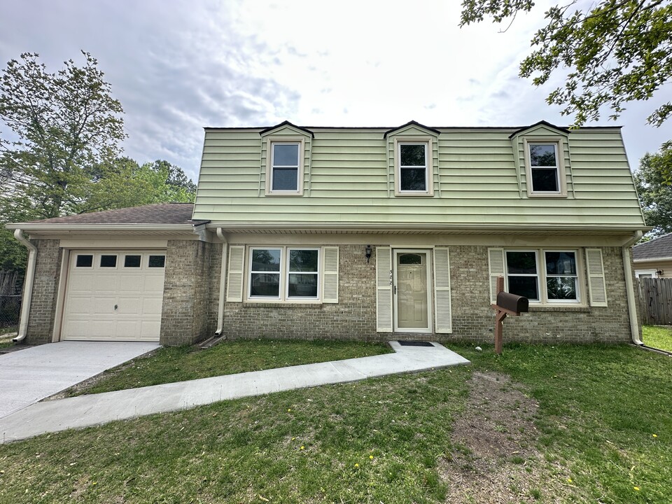 588 Windsor Gate Rd in Virginia Beach, VA - Building Photo