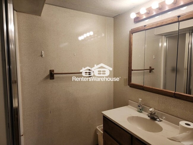 732 E Lincoln Rd in New Richmond, WI - Foto de edificio - Building Photo