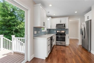 8 Seabreeze Terrace in Warwick, RI - Building Photo - Building Photo