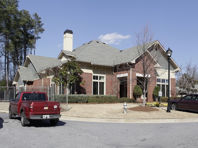 Constitution Apartments in Atlanta, GA - Building Photo - Building Photo