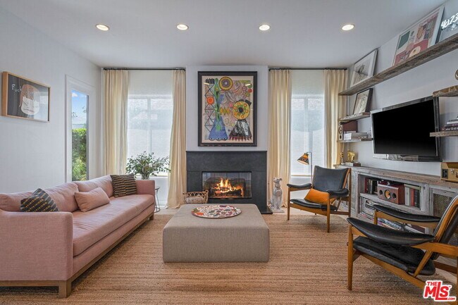 835 Superba Ave in Los Angeles, CA - Building Photo - Building Photo