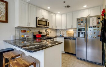 323 Jackson St, Unit 601 in Hoboken, NJ - Building Photo - Building Photo