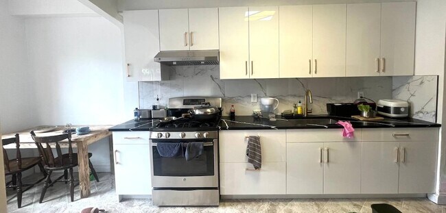 3006 90th St in Queens, NY - Building Photo - Building Photo