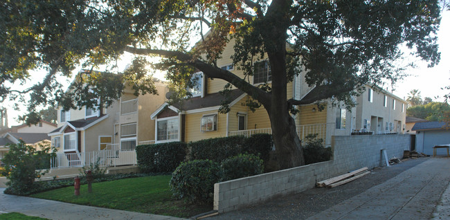 224 E Dexter St in Covina, CA - Foto de edificio - Building Photo