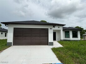 1233 Augusta St E in Lehigh Acres, FL - Building Photo