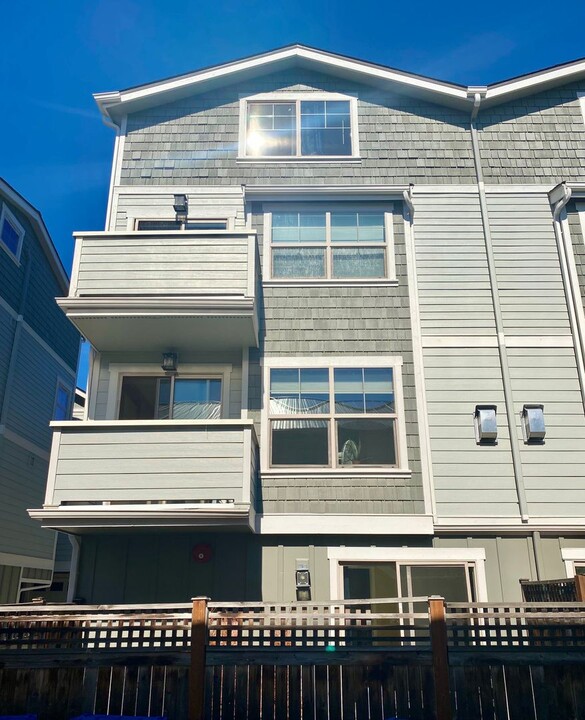 2637 NW 56th St in Seattle, WA - Building Photo