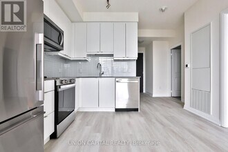 3260 Sheppard Ave E in Toronto, ON - Building Photo - Building Photo