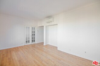 1201 N Crescent Heights Blvd in West Hollywood, CA - Foto de edificio - Building Photo