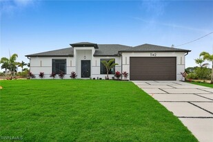 1142 NE 37th St in Cape Coral, FL - Building Photo