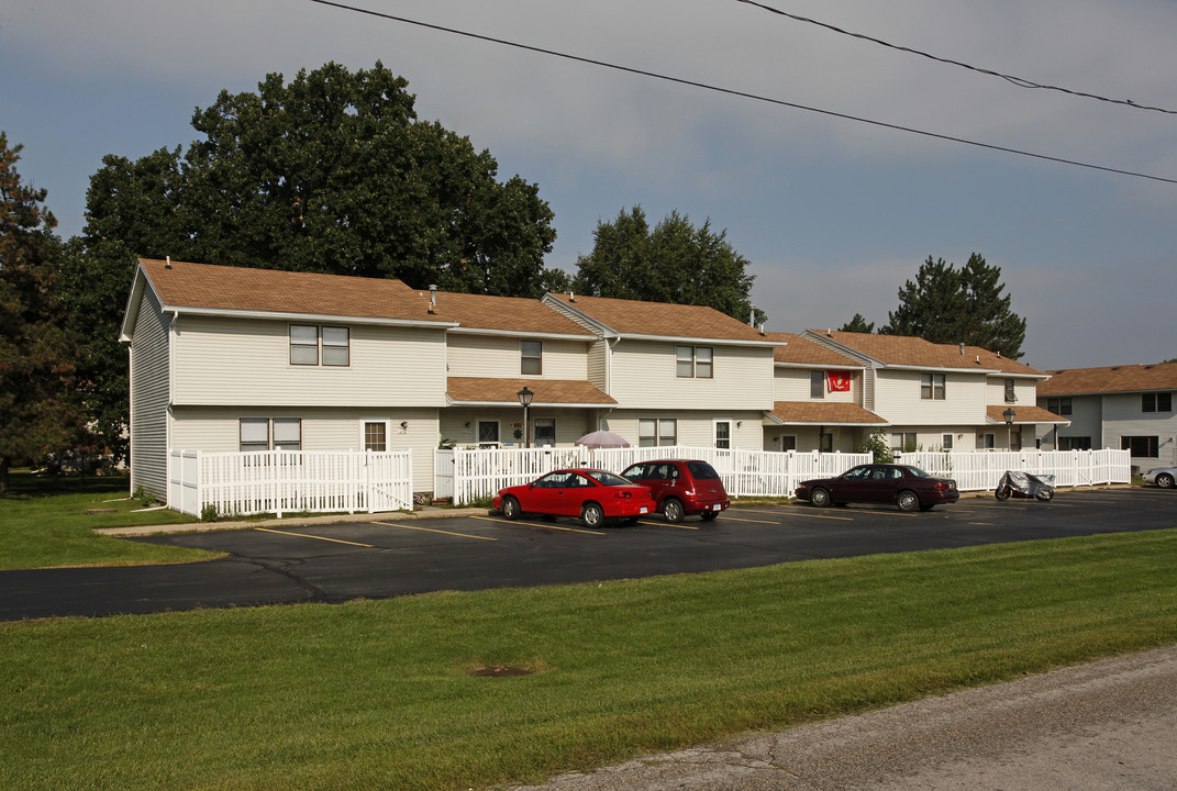 Tudor Square Apartments in Jackson, MI - Building Photo