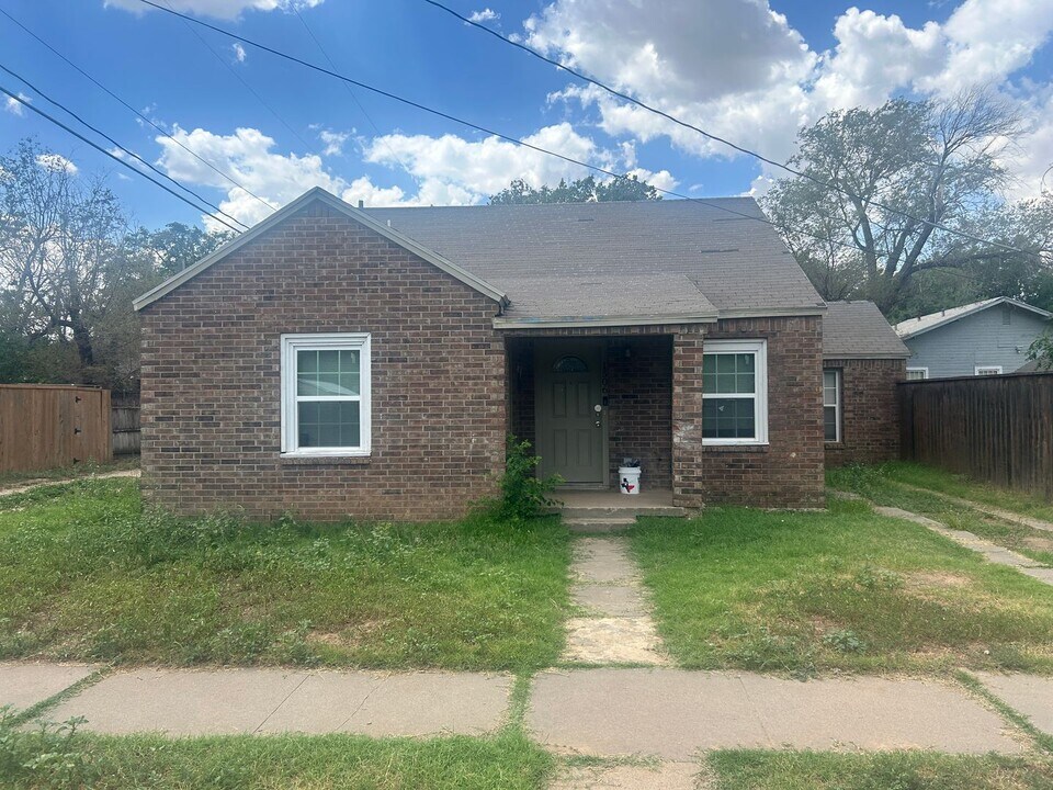 1506 Avenue U in Lubbock, TX - Building Photo