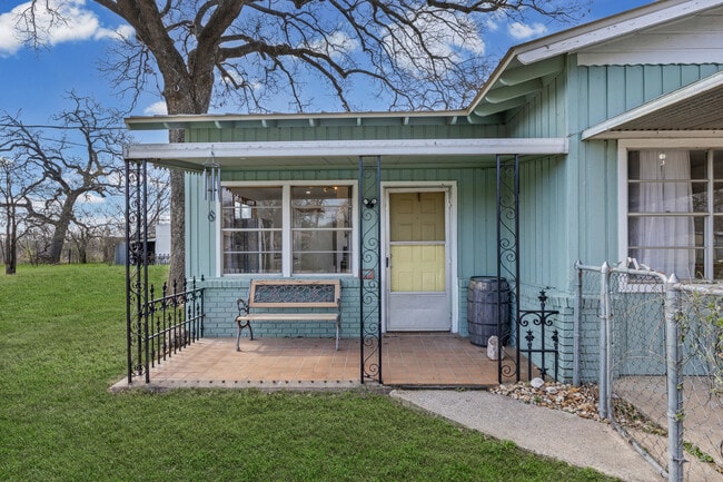 1418 Kingshill Dr in Marble Falls, TX - Building Photo - Building Photo