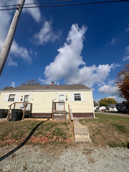 702 W 23rd St in Anderson, IN - Building Photo