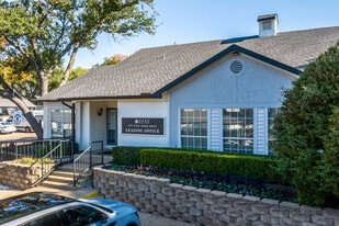 Oaks at Duck Creek in Garland, TX - Building Photo