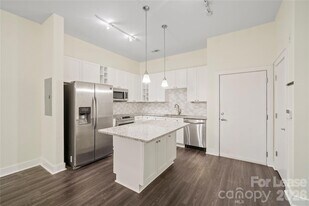 716 N Davidson St, Unit 3 in Charlotte, NC - Building Photo