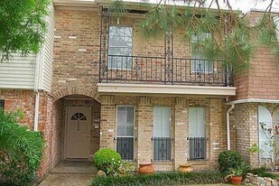 1808 Saxony Ln in Houston, TX - Building Photo