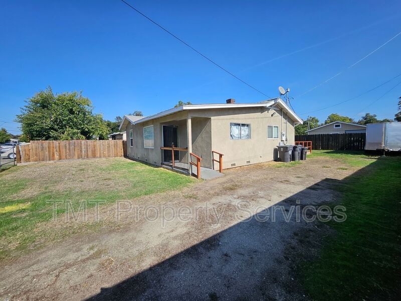 908 S Sinclair Ave in Stockton, CA - Building Photo