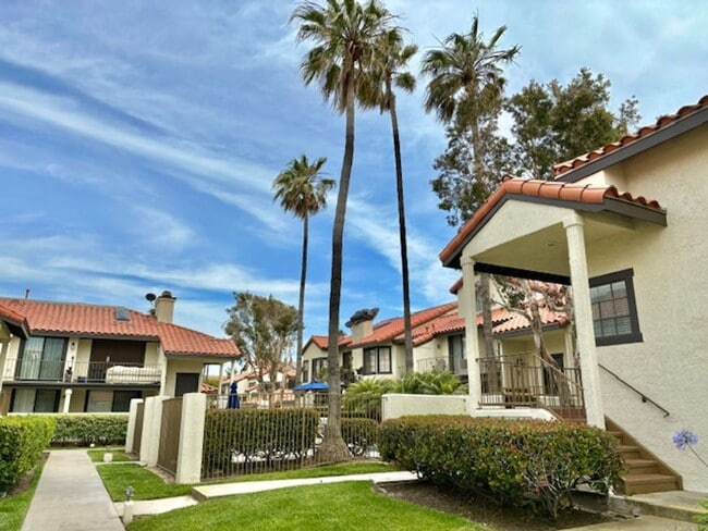 property at 2226 Martinique Ln