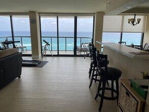 250 S Ocean Blvd in Boca Raton, FL - Building Photo - Building Photo