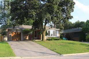 141 Elvaston Dr in Toronto, ON - Building Photo