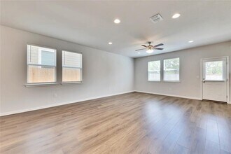 11109 Sentinel Dr in Austin, TX - Building Photo - Building Photo