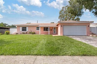 2424 61st Ln N in St. Petersburg, FL - Building Photo