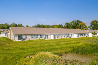 Redwood Shelby Township in Shelby Township, MI - Building Photo - Building Photo