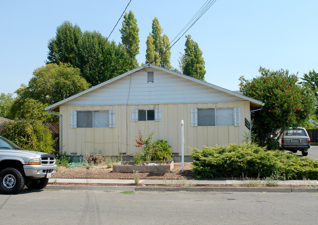 1240 Martha Way in Santa Rosa, CA - Building Photo - Building Photo