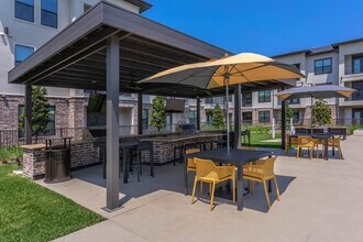 Berkshire Exchange in Spring, TX - Foto de edificio - Building Photo