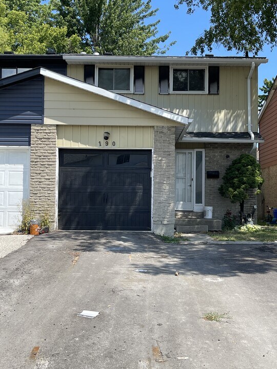190 Bedford Crescent in Sarnia, ON - Building Photo