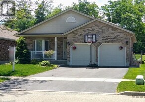 571 Brigantine Dr in Waterloo, ON - Building Photo