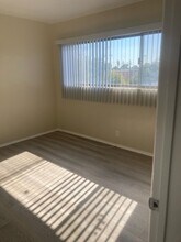 932 E 43rd Pl, Unit 4 in Los Angeles, CA - Foto de edificio - Building Photo
