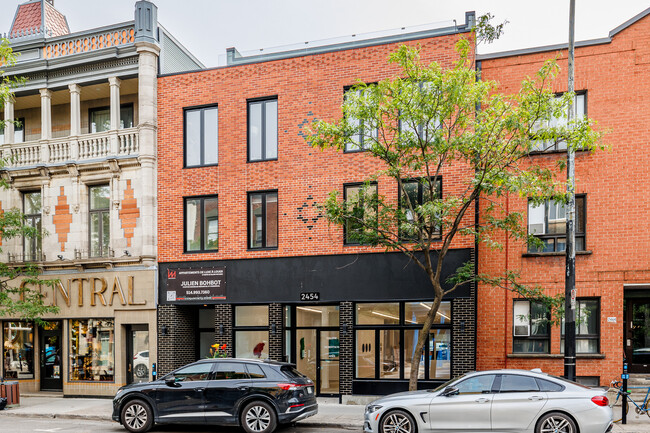 2454 Notre-Dame Rue O in Montréal, QC - Building Photo - Building Photo