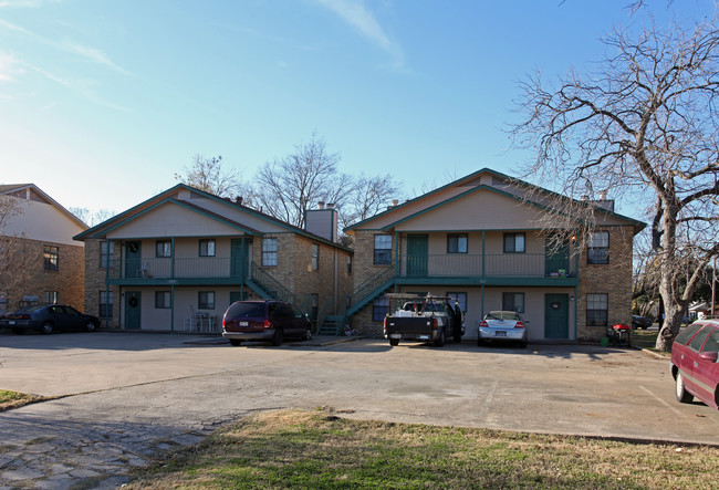 209-211 Trinity St in Forney, TX - Foto de edificio - Building Photo