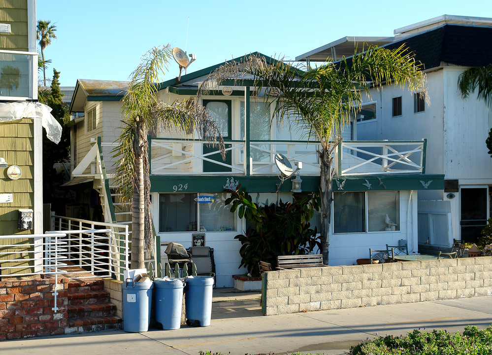 924 Oceanfront in Newport Beach, CA - Building Photo