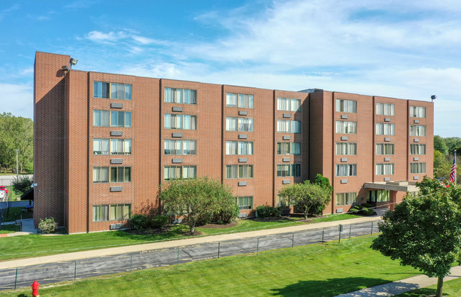 Buford Walker Senior Housing of LSSI in Lansing, IL - Foto de edificio - Building Photo