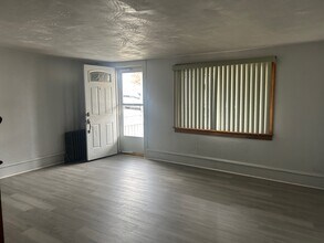 63 Miner St, Unit 63 miner in Hudson, PA - Foto de edificio - Building Photo